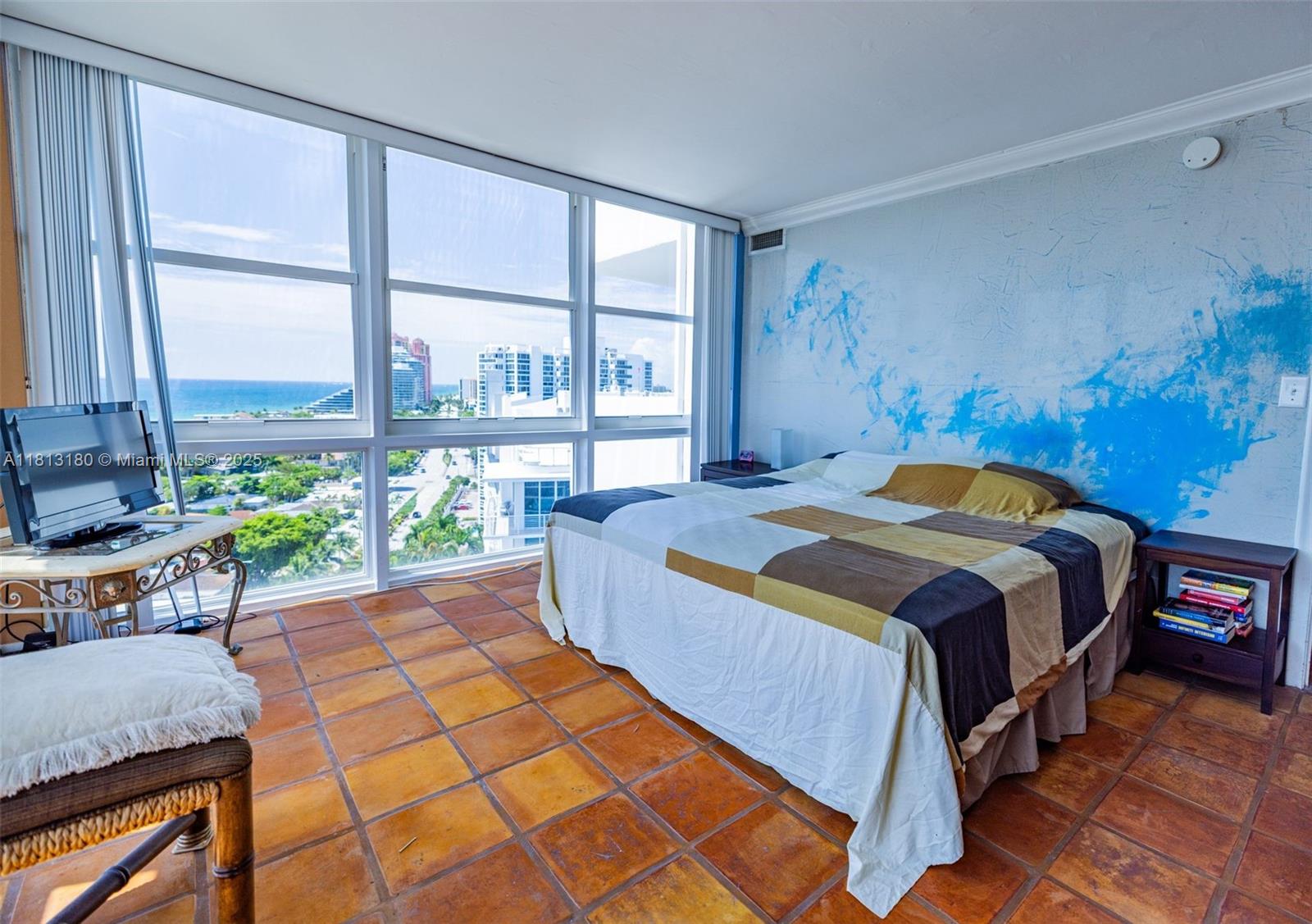 VANTAGE VIEW CONDO - Residential