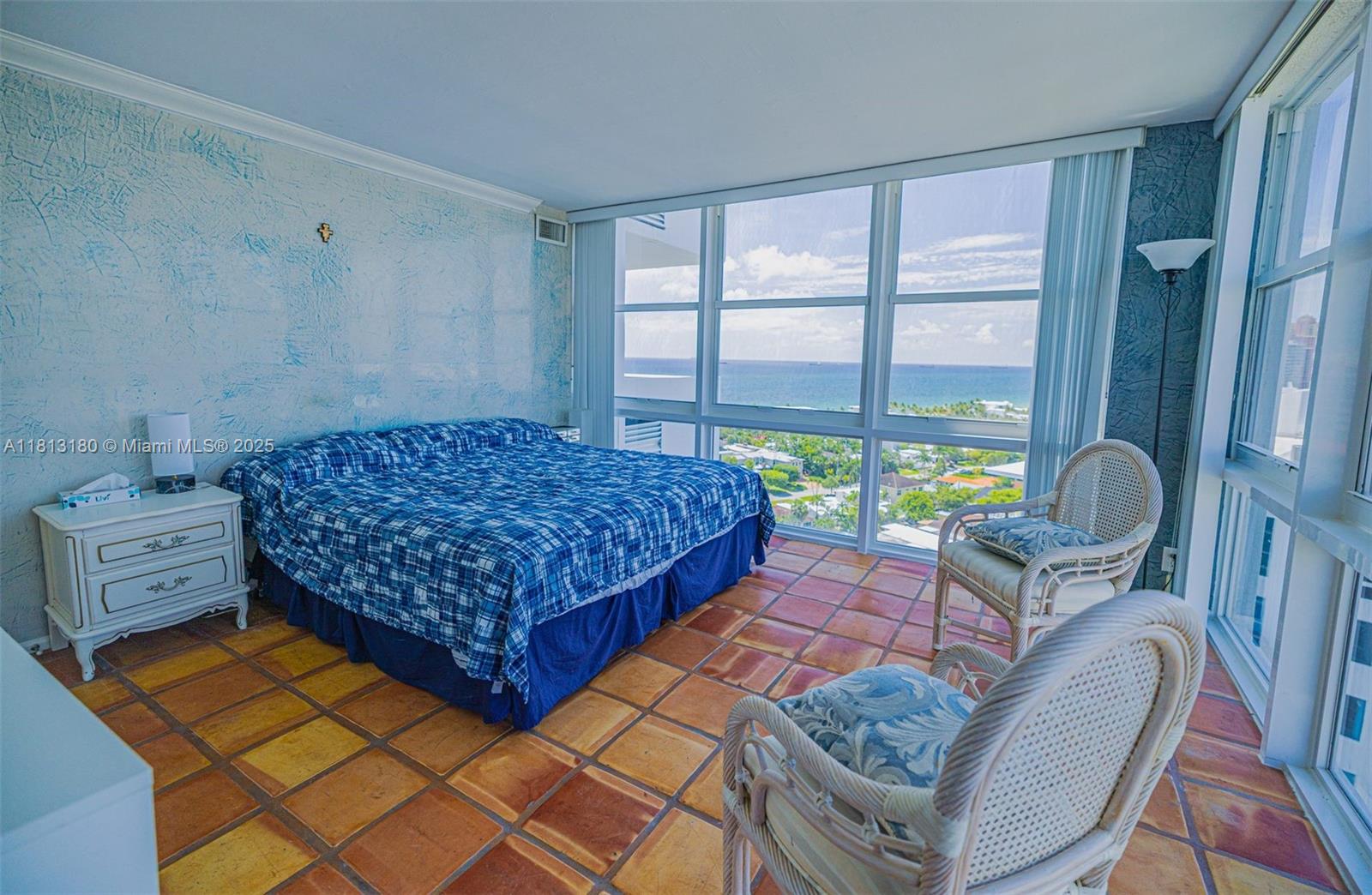 VANTAGE VIEW CONDO - Residential