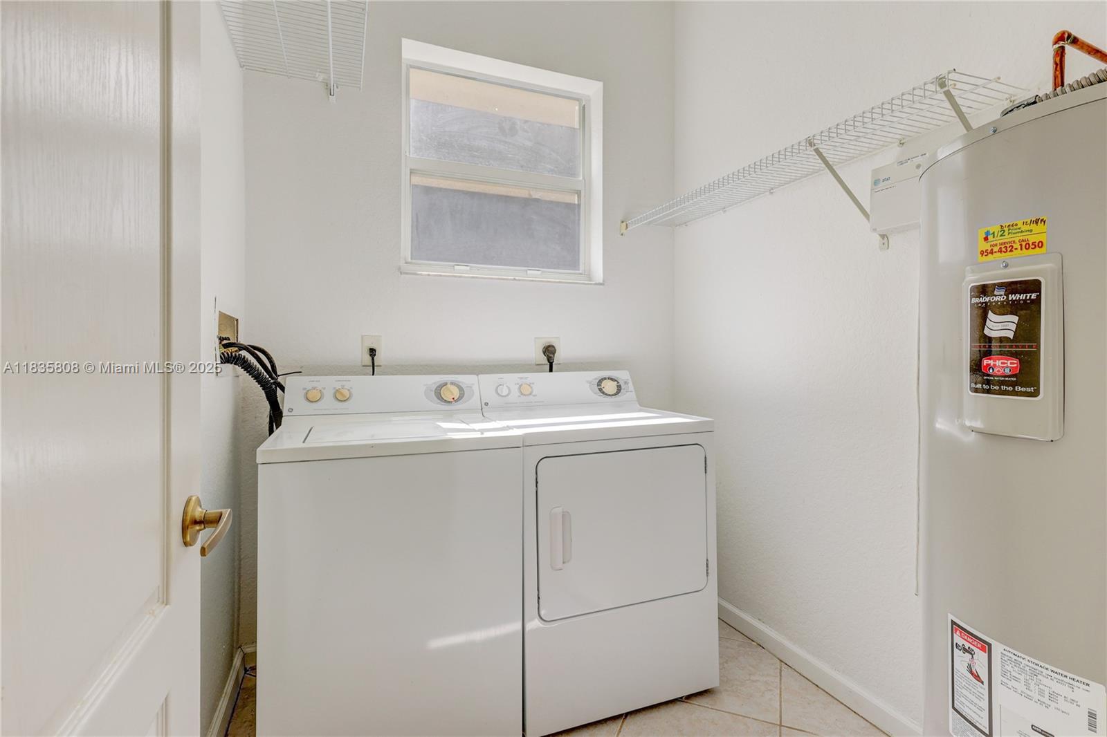 POD 10 AT MONARCH LAKES - Residential