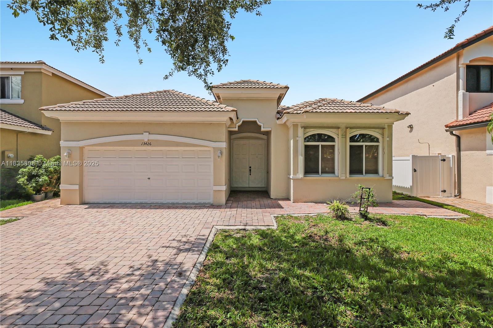 POD 10 AT MONARCH LAKES - Residential