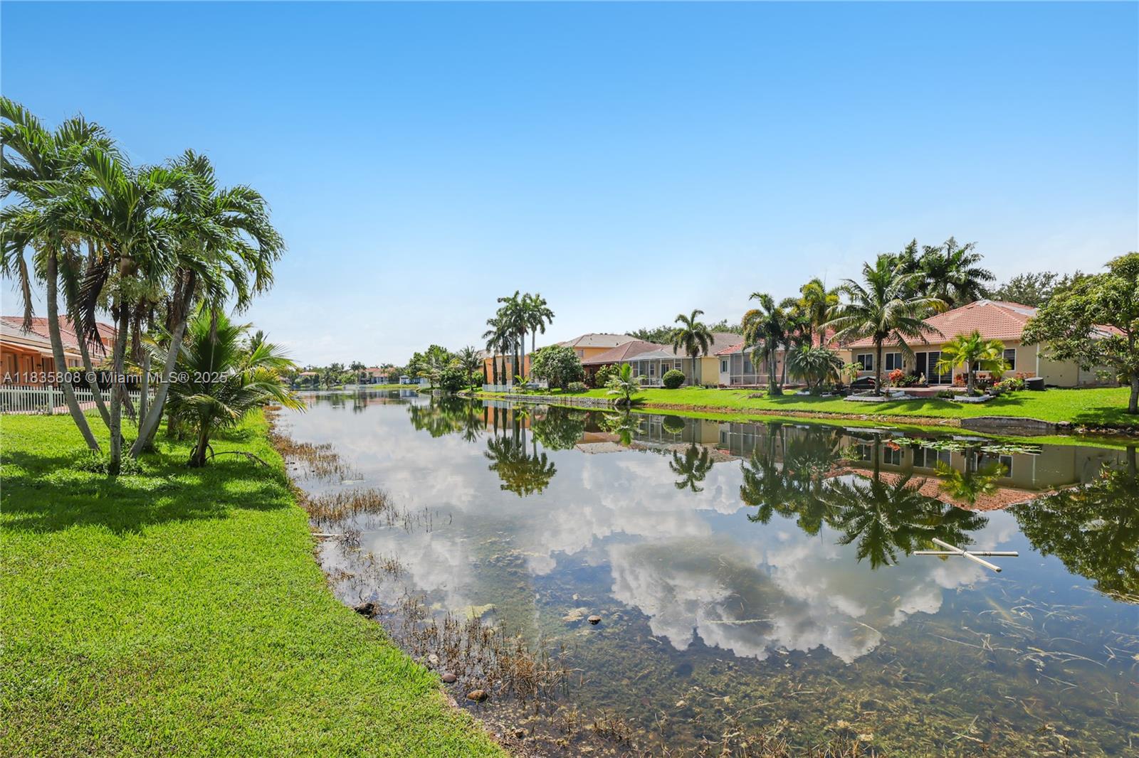 POD 10 AT MONARCH LAKES - Residential