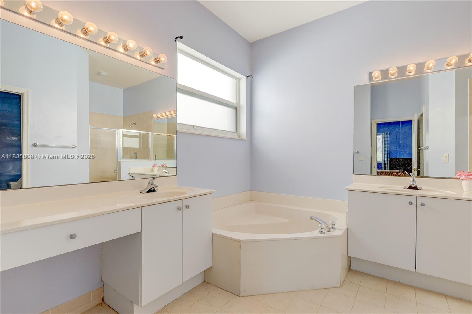 POD 10 AT MONARCH LAKES - Residential