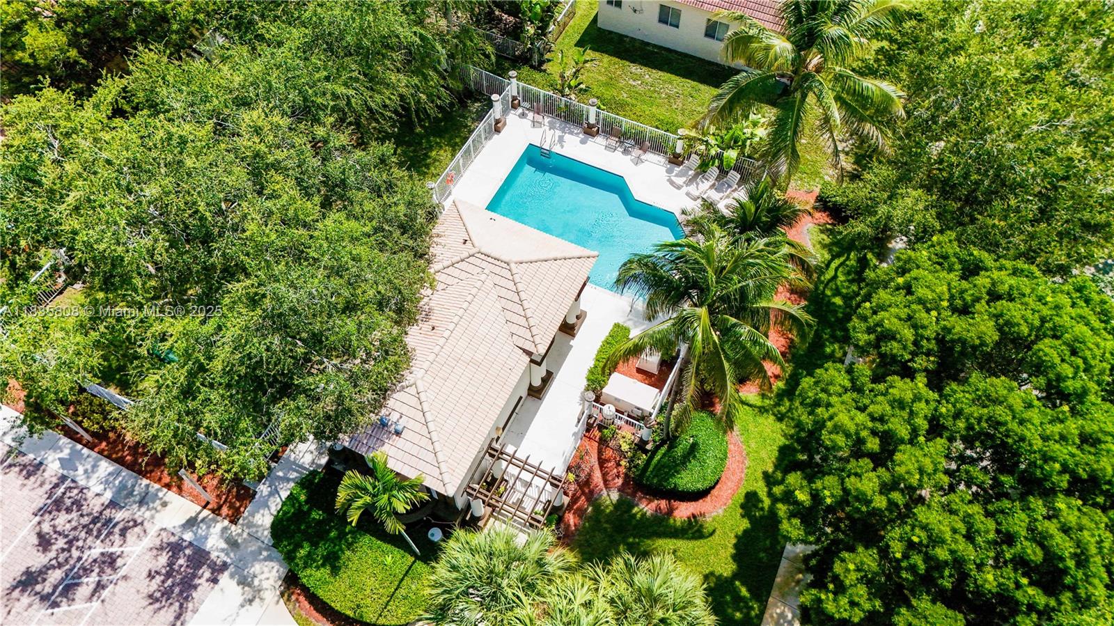 POD 10 AT MONARCH LAKES - Residential