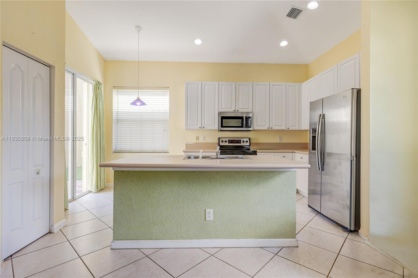 POD 10 AT MONARCH LAKES - Residential