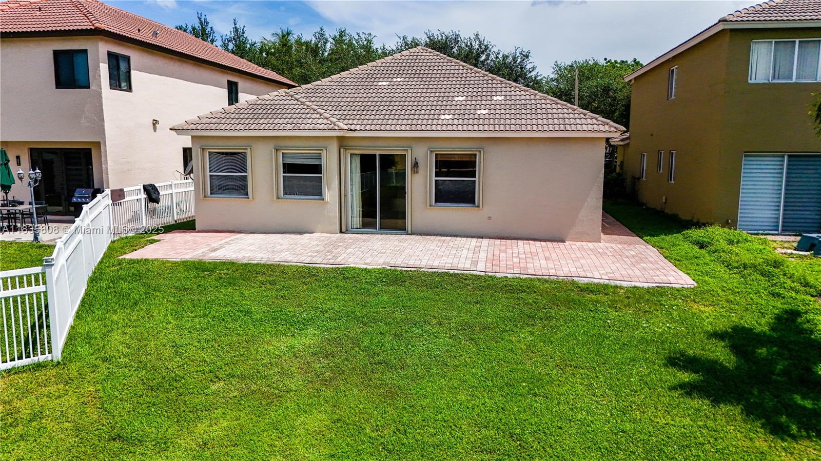 POD 10 AT MONARCH LAKES - Residential