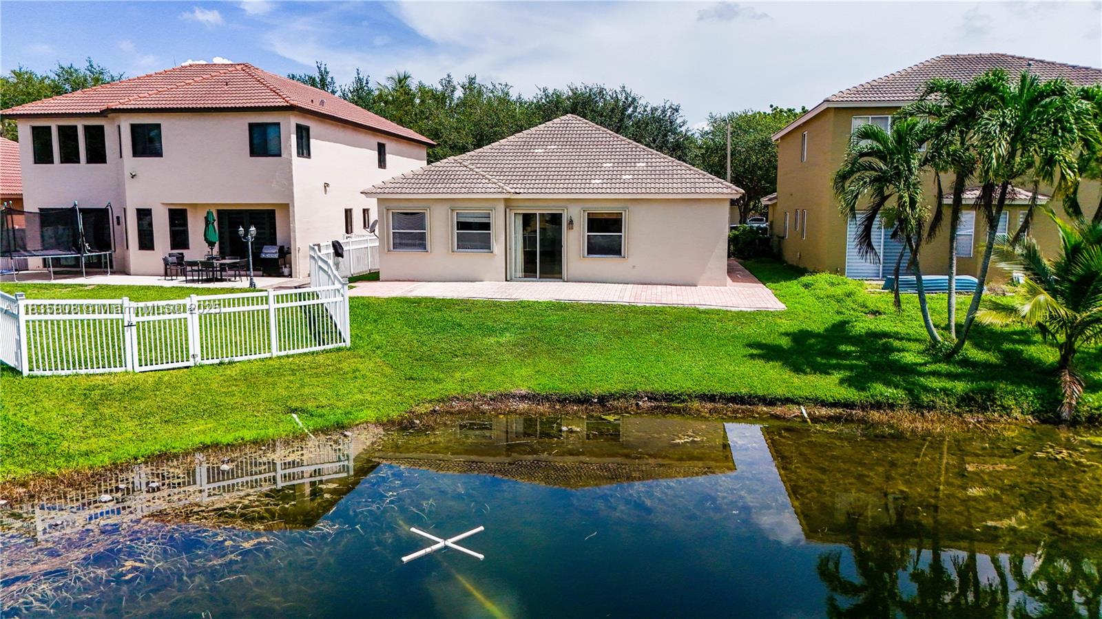 POD 10 AT MONARCH LAKES - Residential