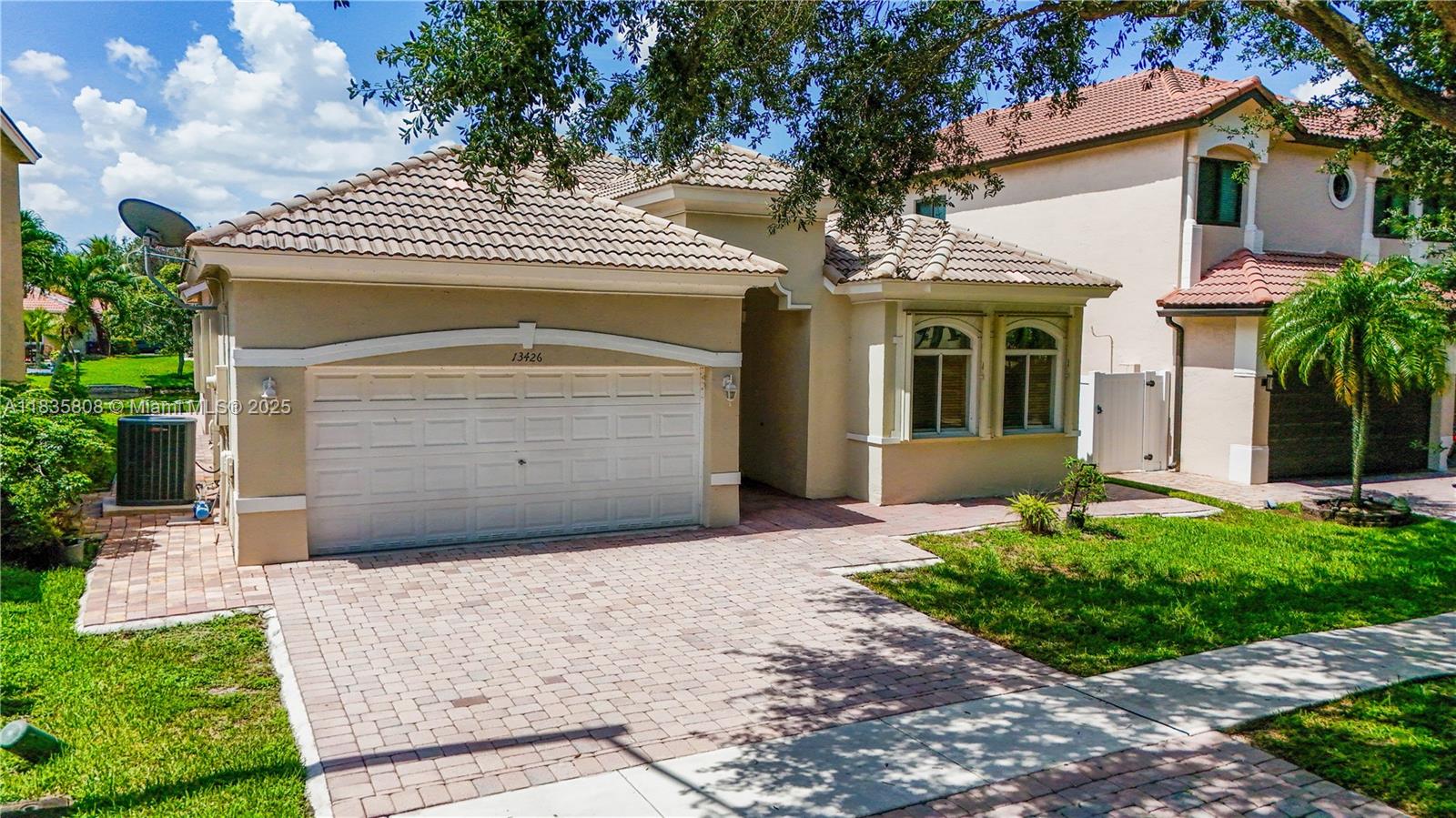 POD 10 AT MONARCH LAKES - Residential