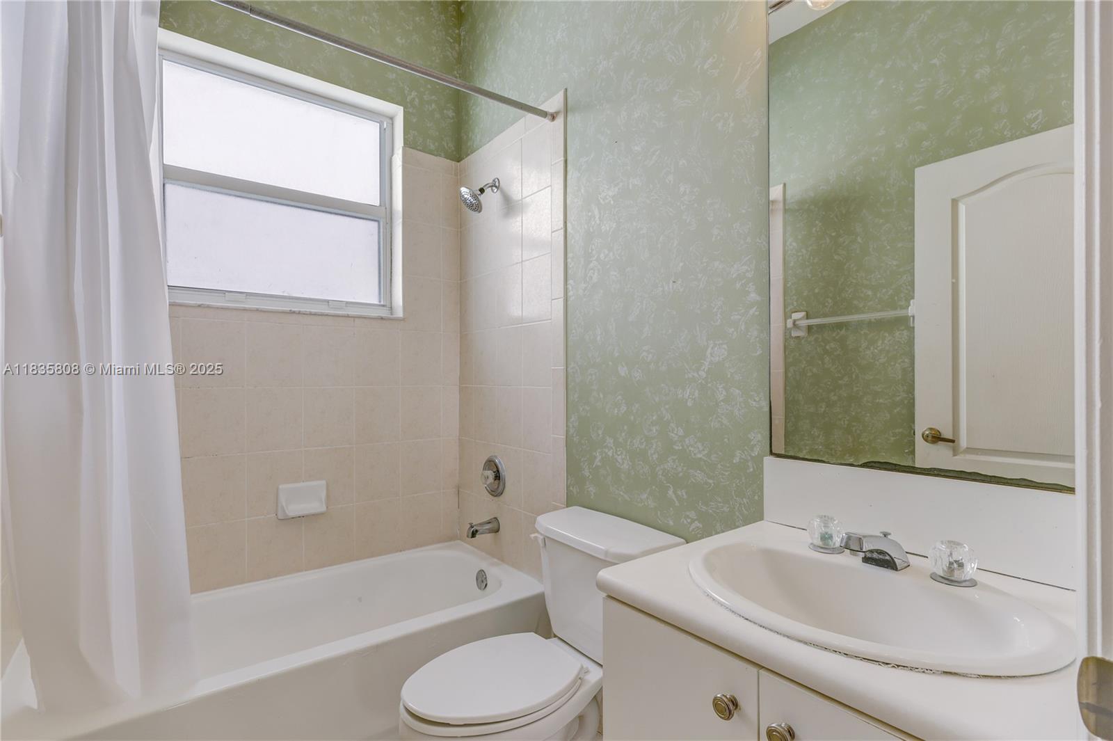 POD 10 AT MONARCH LAKES - Residential