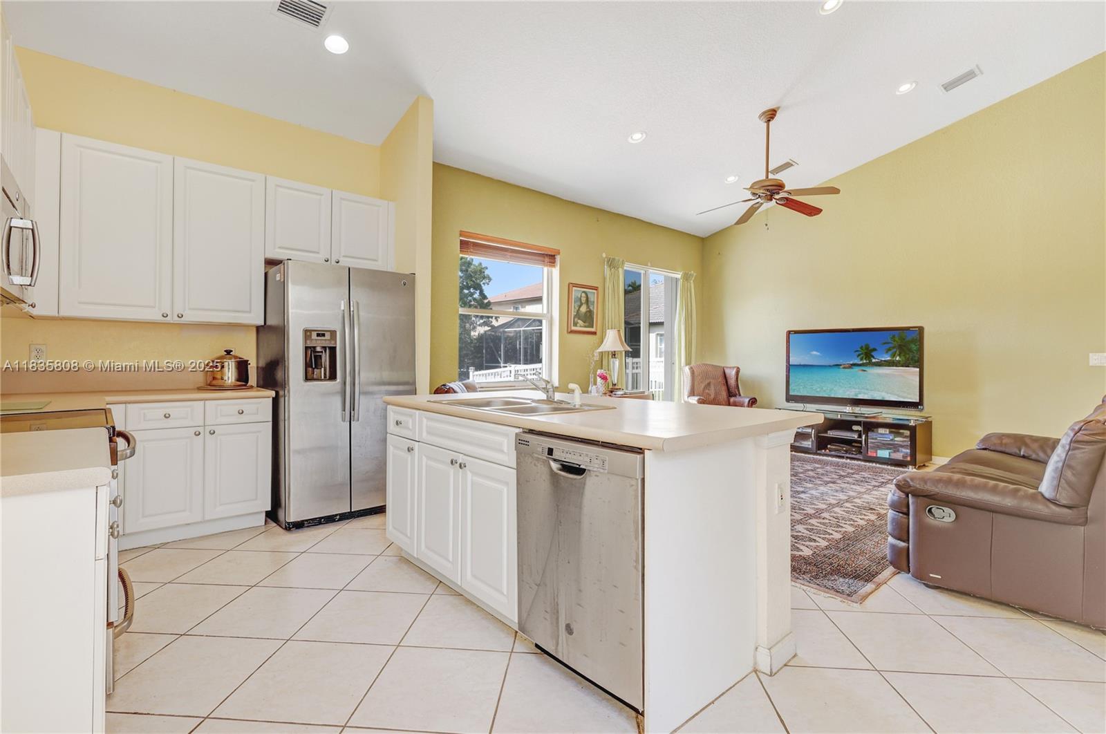 POD 10 AT MONARCH LAKES - Residential