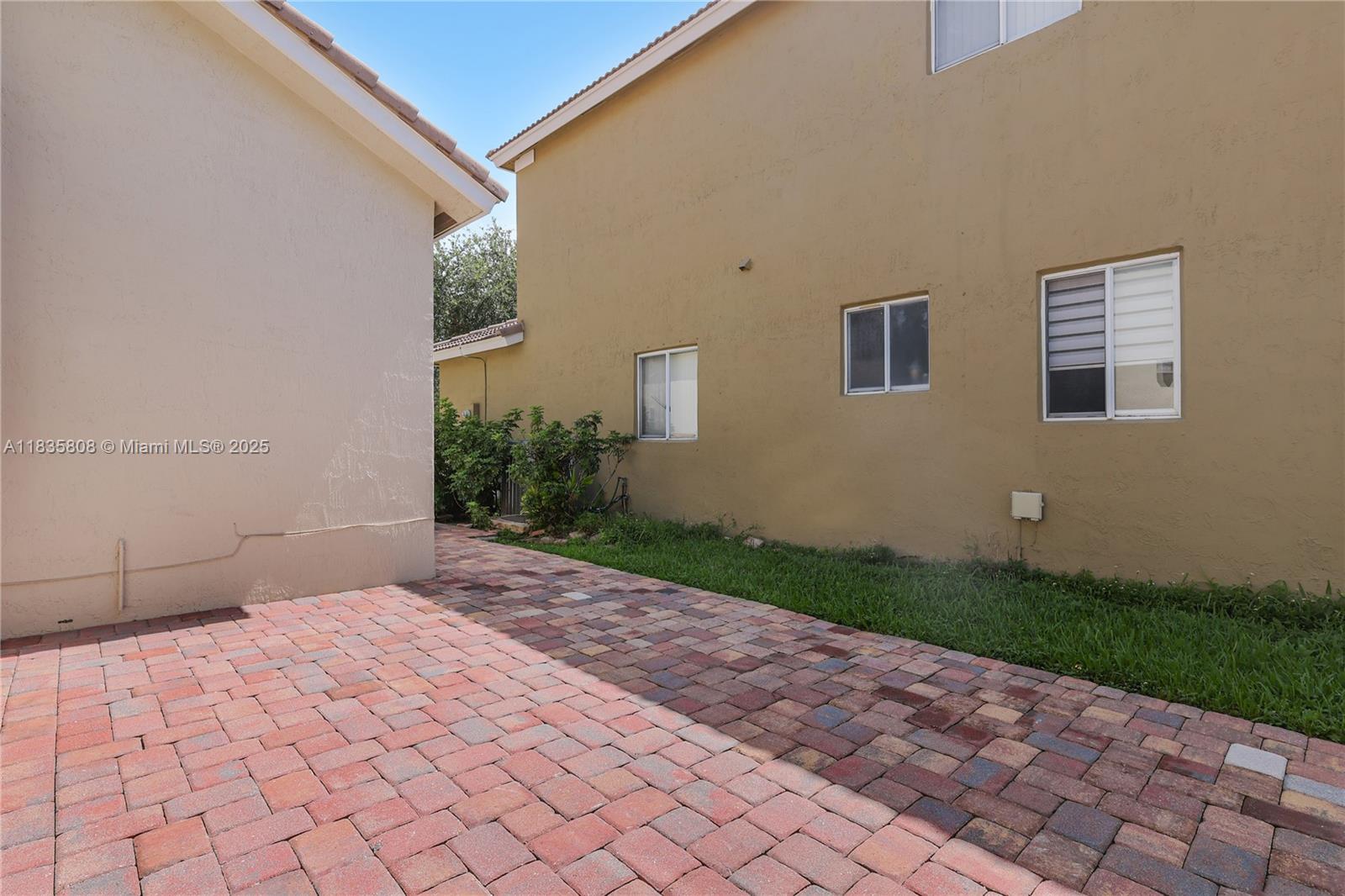 POD 10 AT MONARCH LAKES - Residential