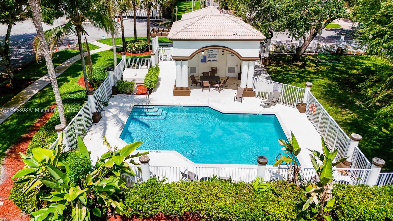 POD 10 AT MONARCH LAKES - Residential