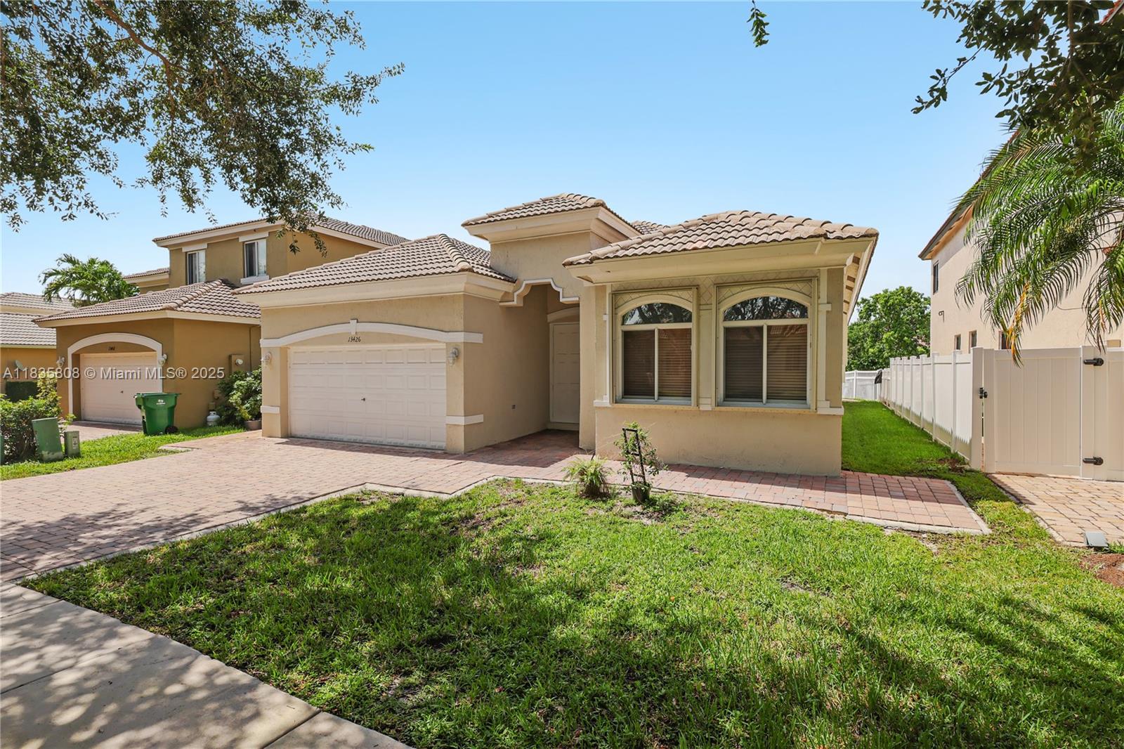 POD 10 AT MONARCH LAKES - Residential