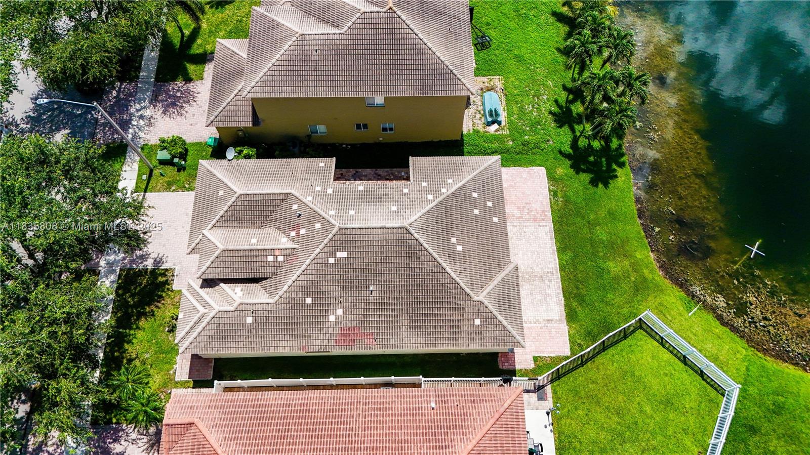 POD 10 AT MONARCH LAKES - Residential