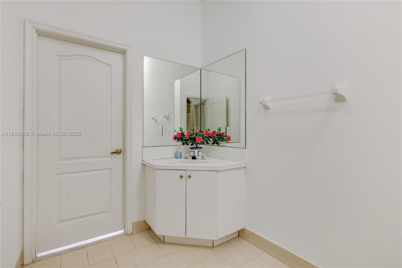 POD 10 AT MONARCH LAKES - Residential