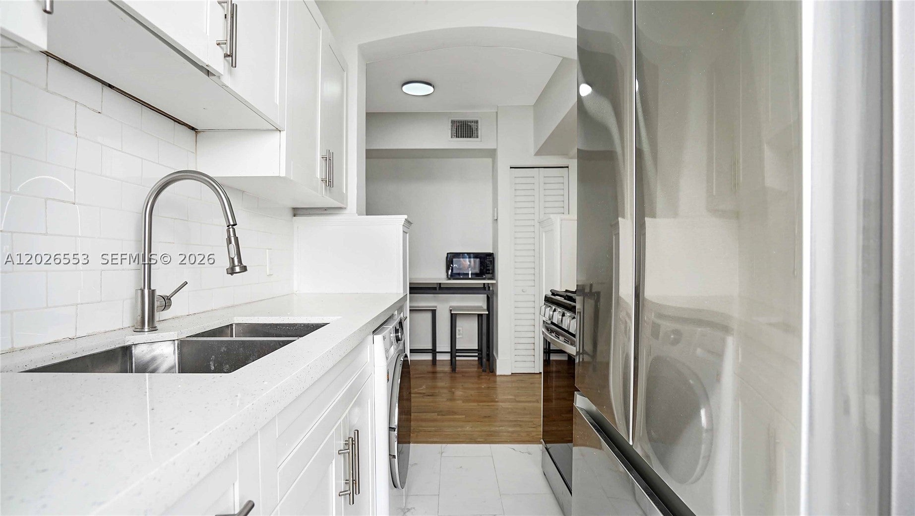 Properties 1 815 W 39