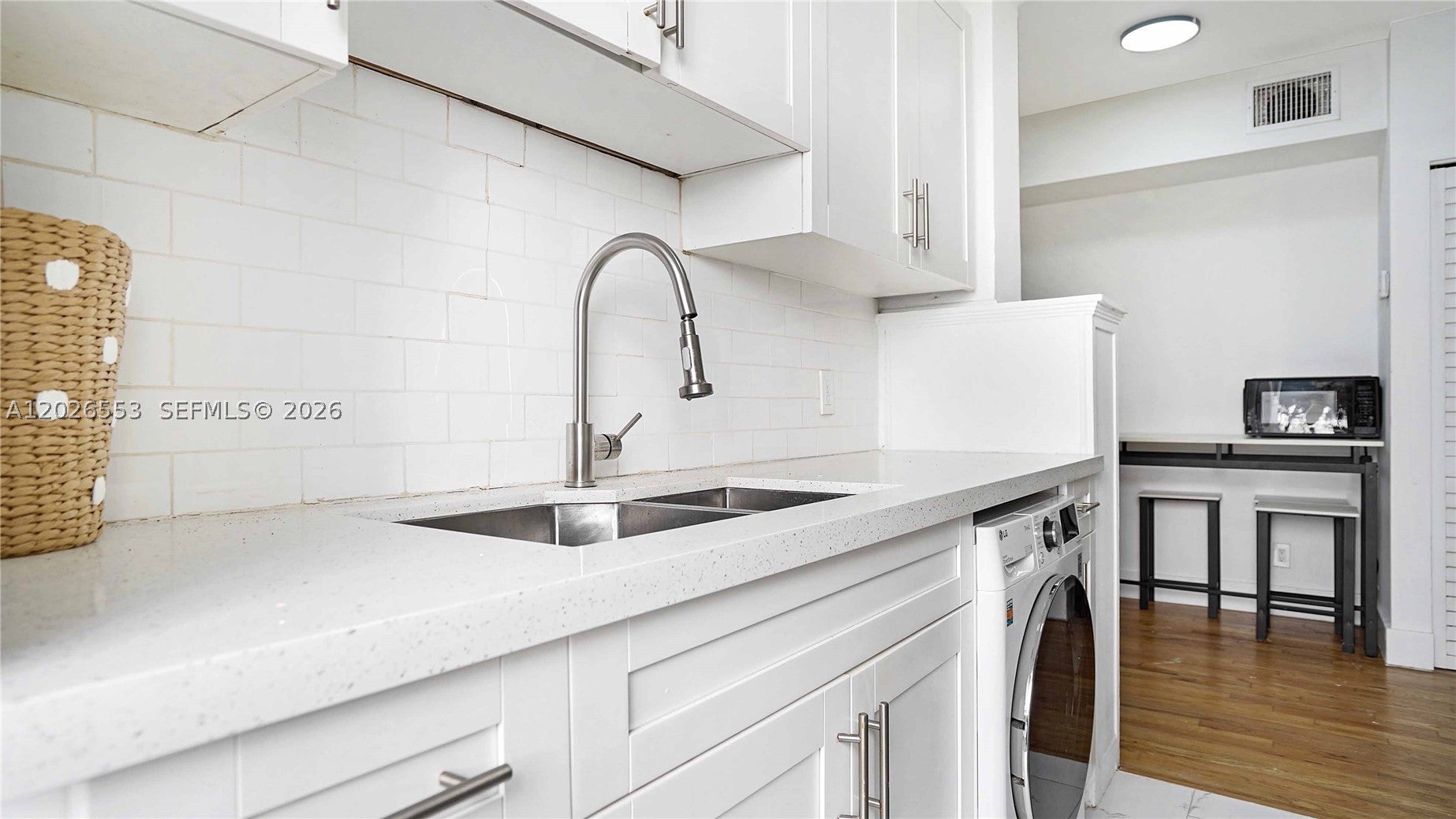 Properties 2 815 W 39