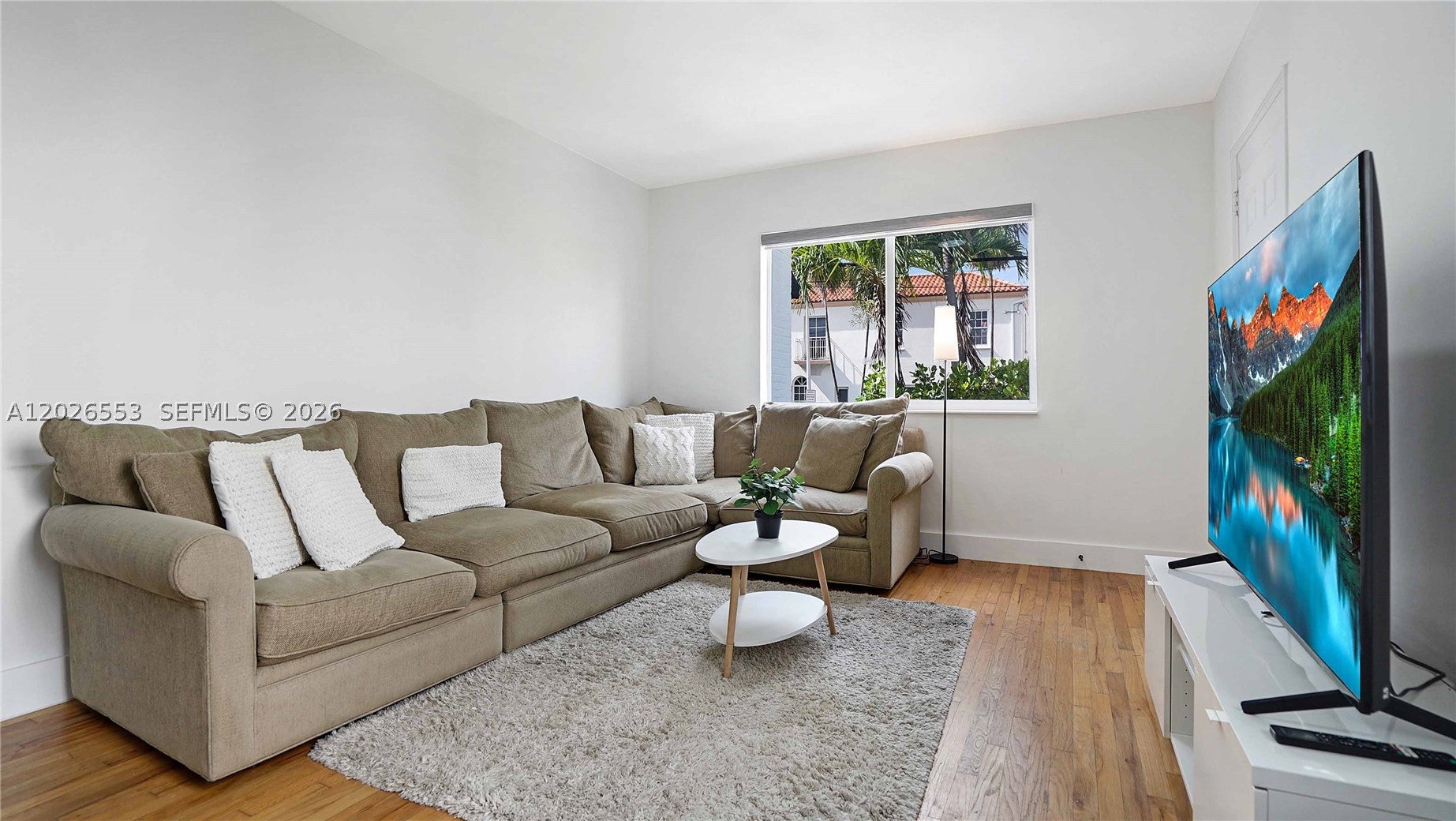 Properties 4 815 W 39
