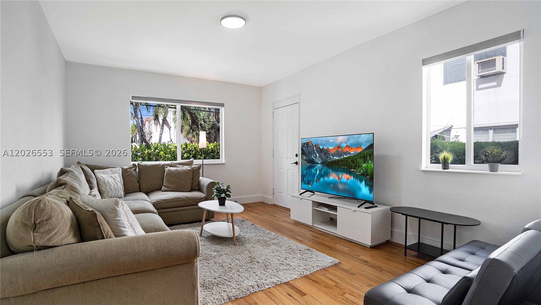 Properties 3 815 W 39