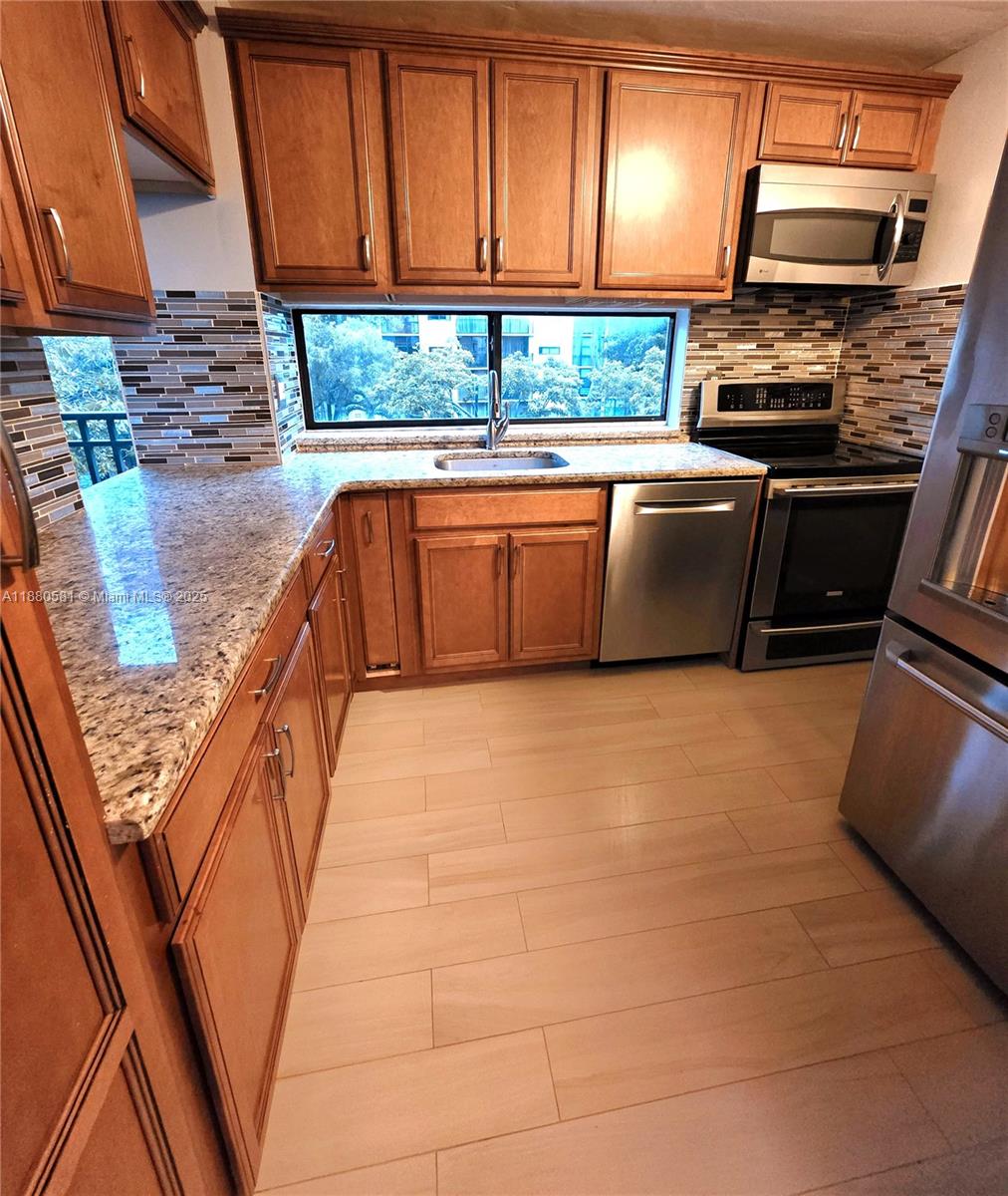 PLAZA OF AMERICAS CONDO P - Residential