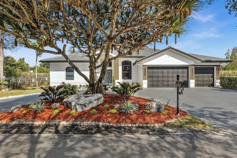 Photo of 12555 SW 34th Pl, Davie, FL 33330 (MLS # A11971604)