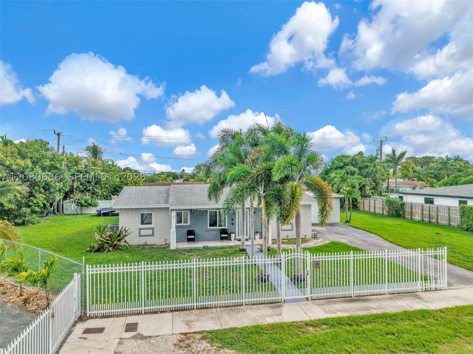 15400 SW 297th Ter, Homestead, FL, 33033/$599,900 2 15400 SW 297th Ter
