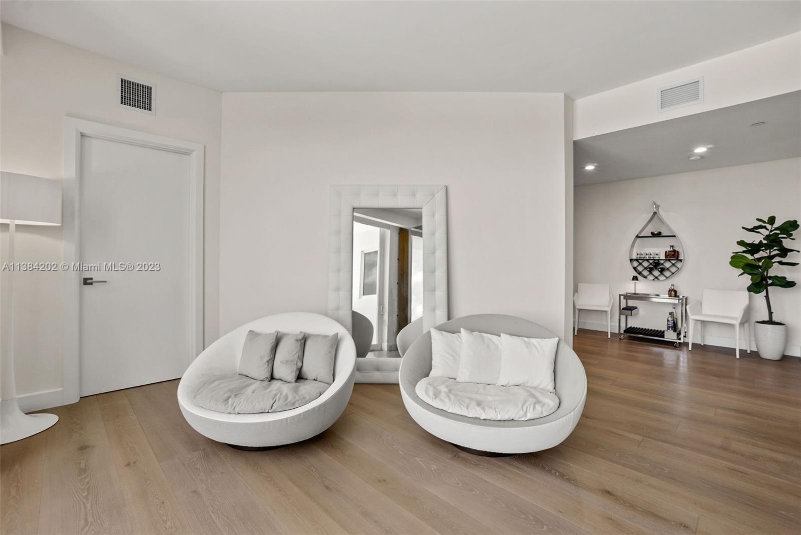 AZURE CONDO - Residential