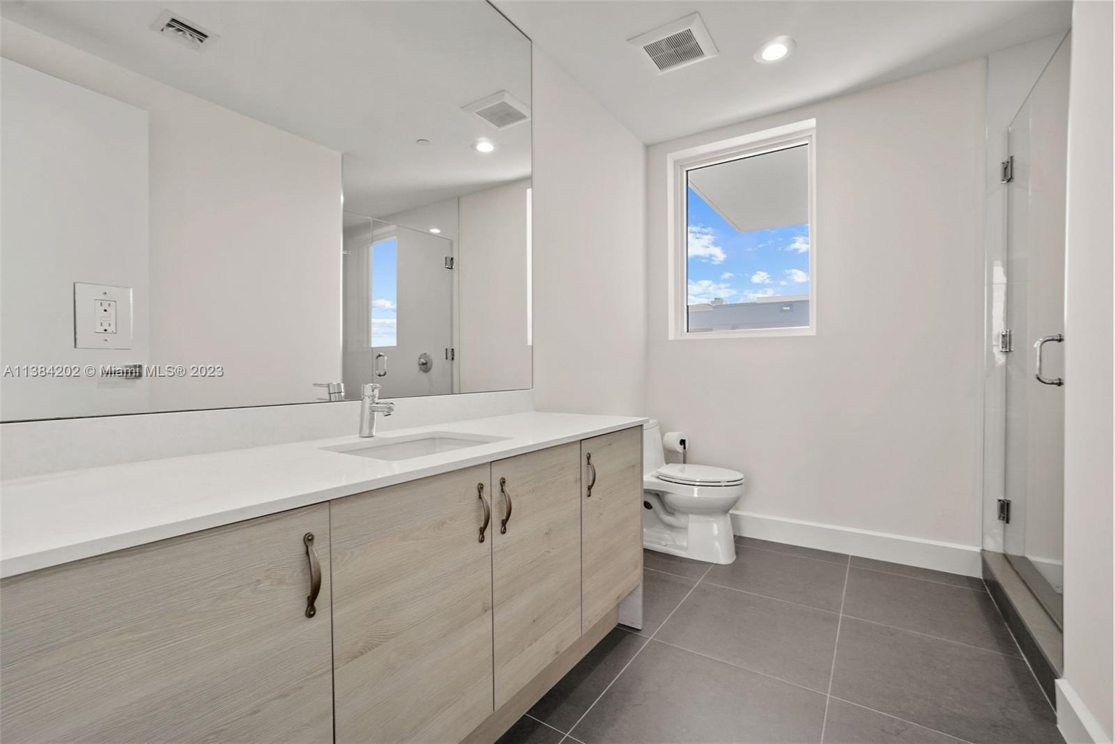 AZURE CONDO - Residential