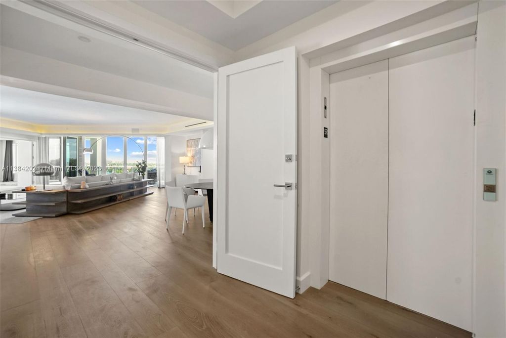 Photo of 2720 Donald Ross Rd #512, Palm Beach Gardens, FL 33410 (MLS # A11384202)