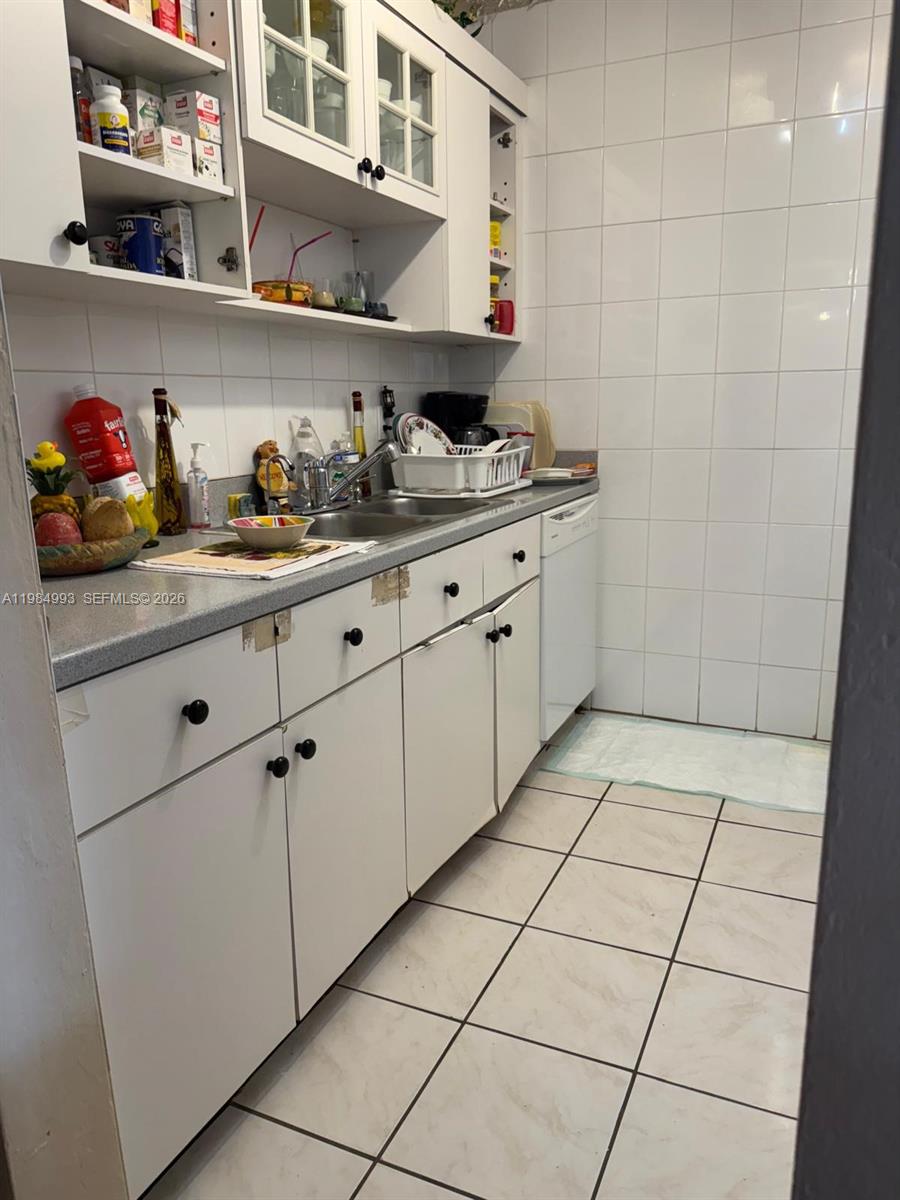 LEE MANOR - Residential