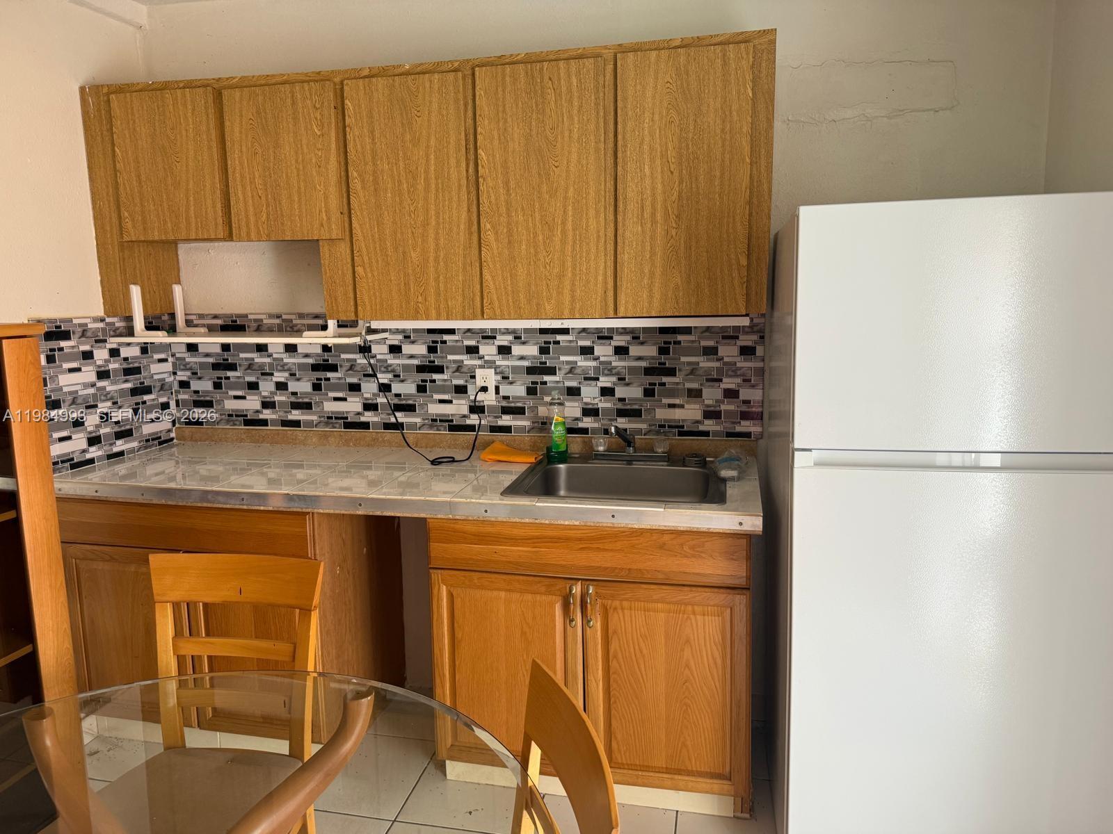 LEE MANOR - Residential