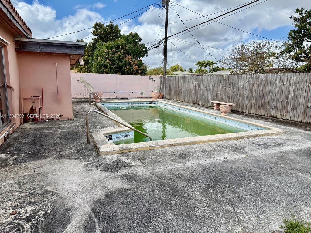 Photo of 10201 SW 35th St, Miami, FL 33165 (MLS # A11984993)