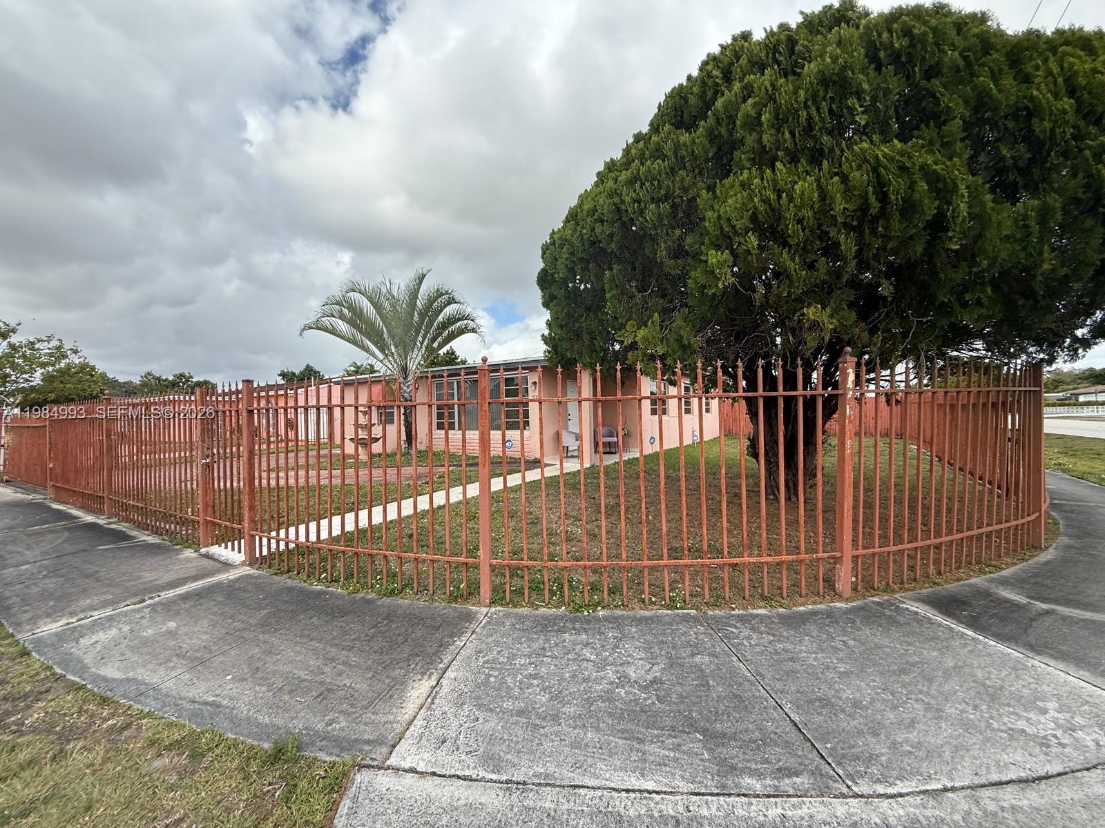 LEE MANOR - Residential