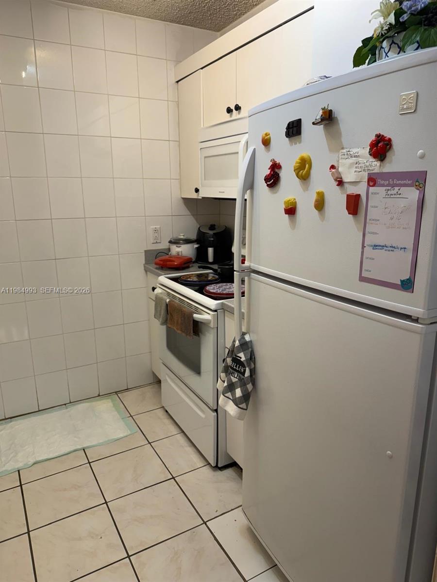 LEE MANOR - Residential