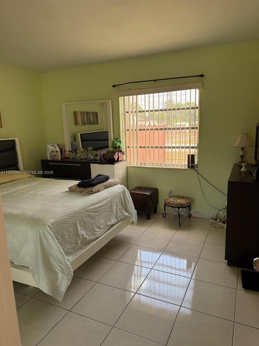 LEE MANOR - Residential