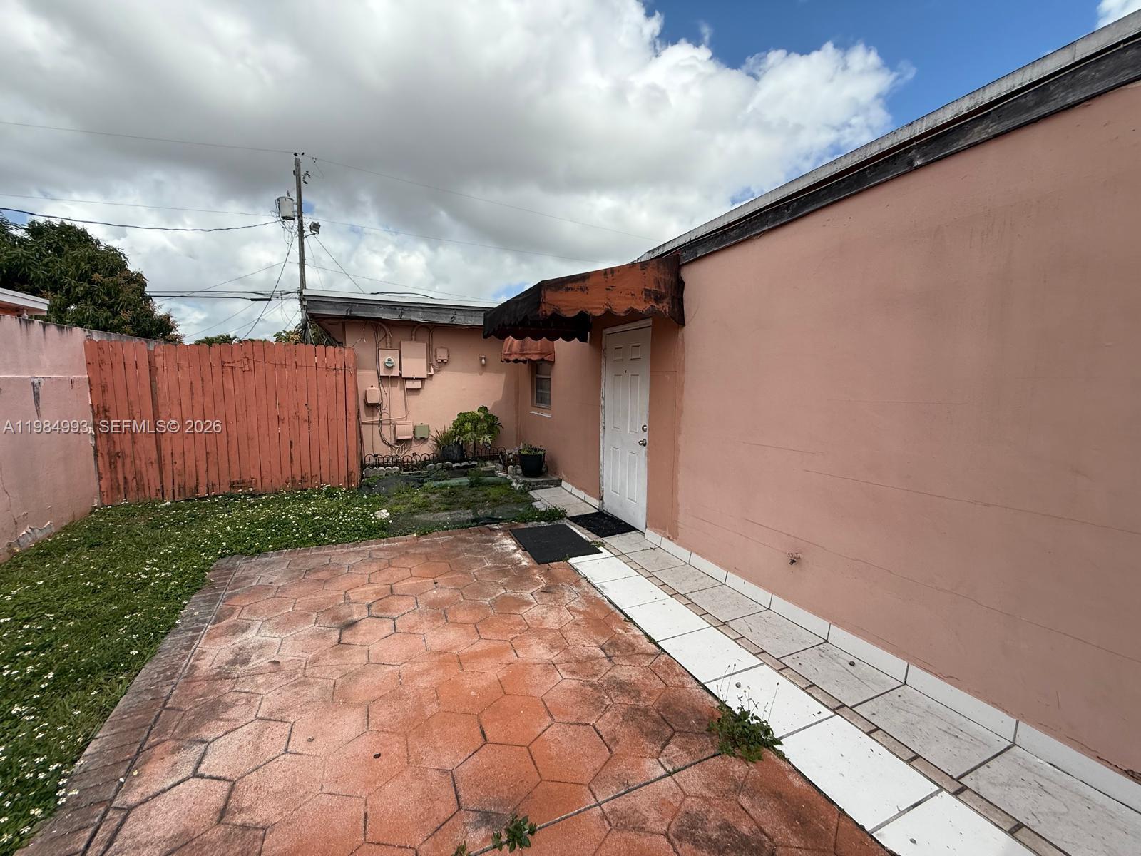 LEE MANOR - Residential