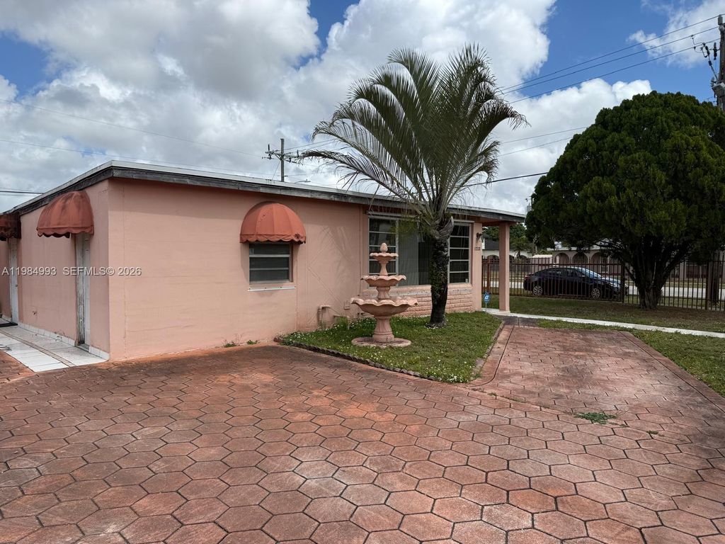 Photo of 10201 SW 35th St, Miami, FL 33165 (MLS # A11984993)
