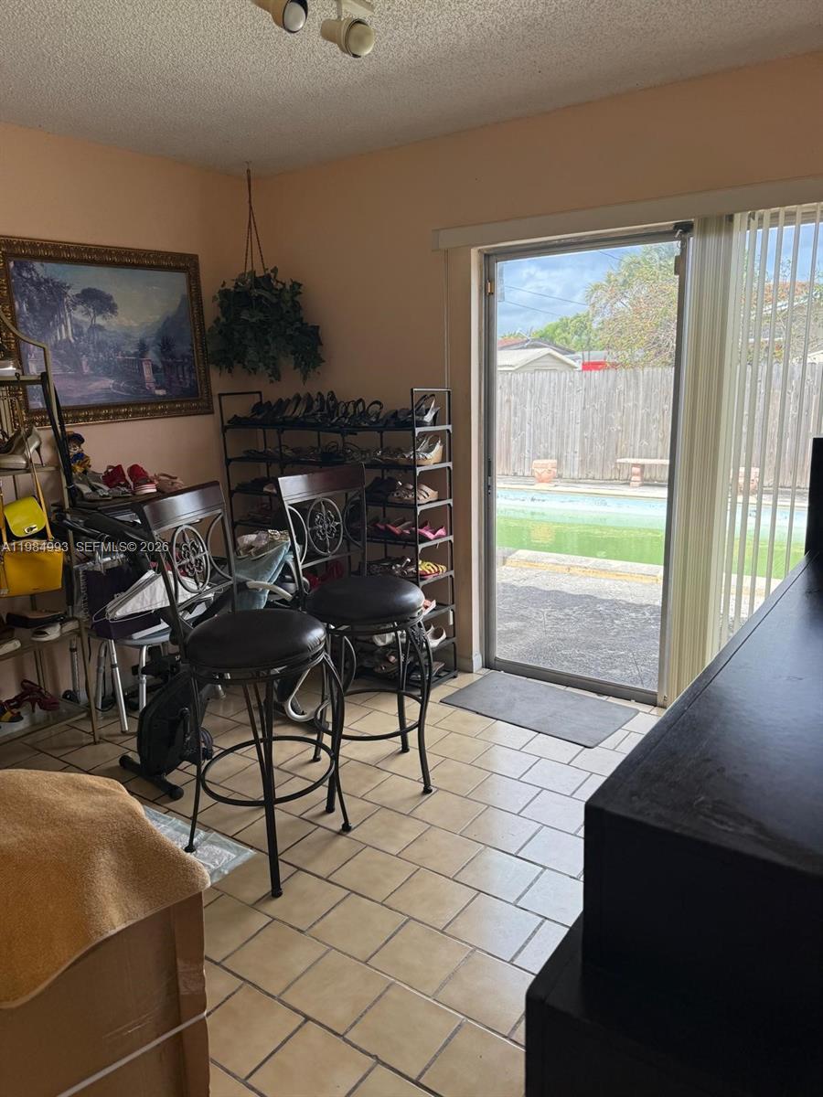 LEE MANOR - Residential