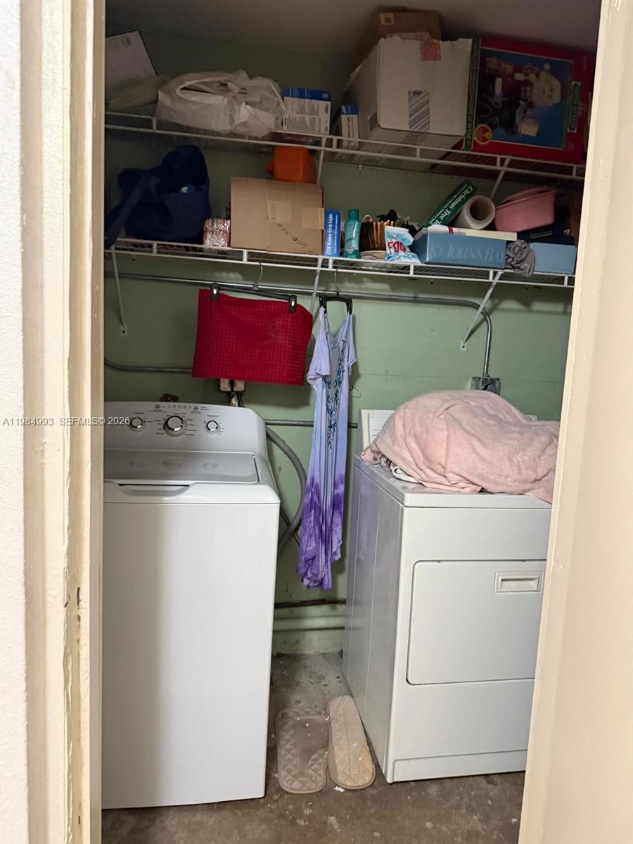 LEE MANOR - Residential