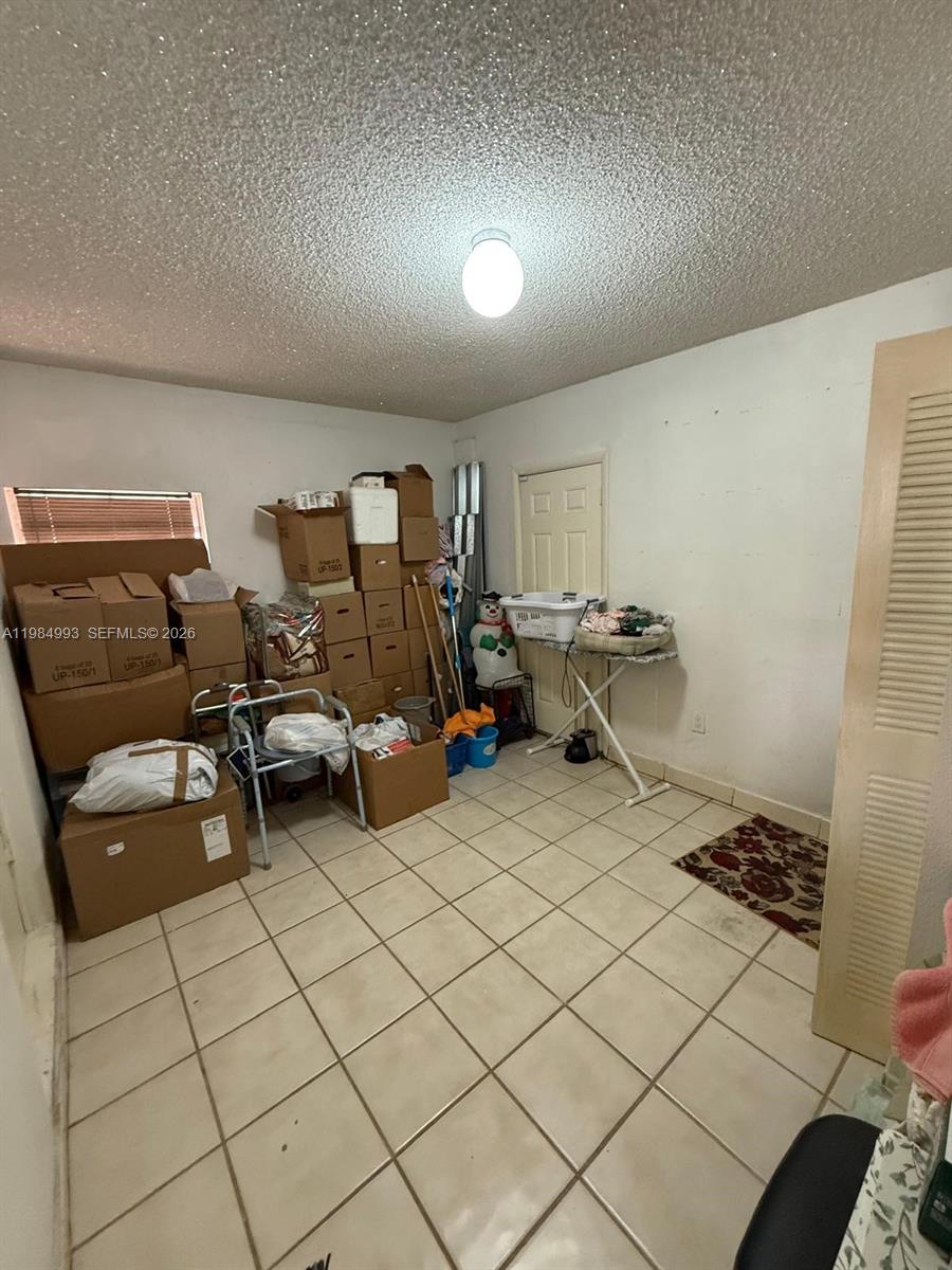 LEE MANOR - Residential