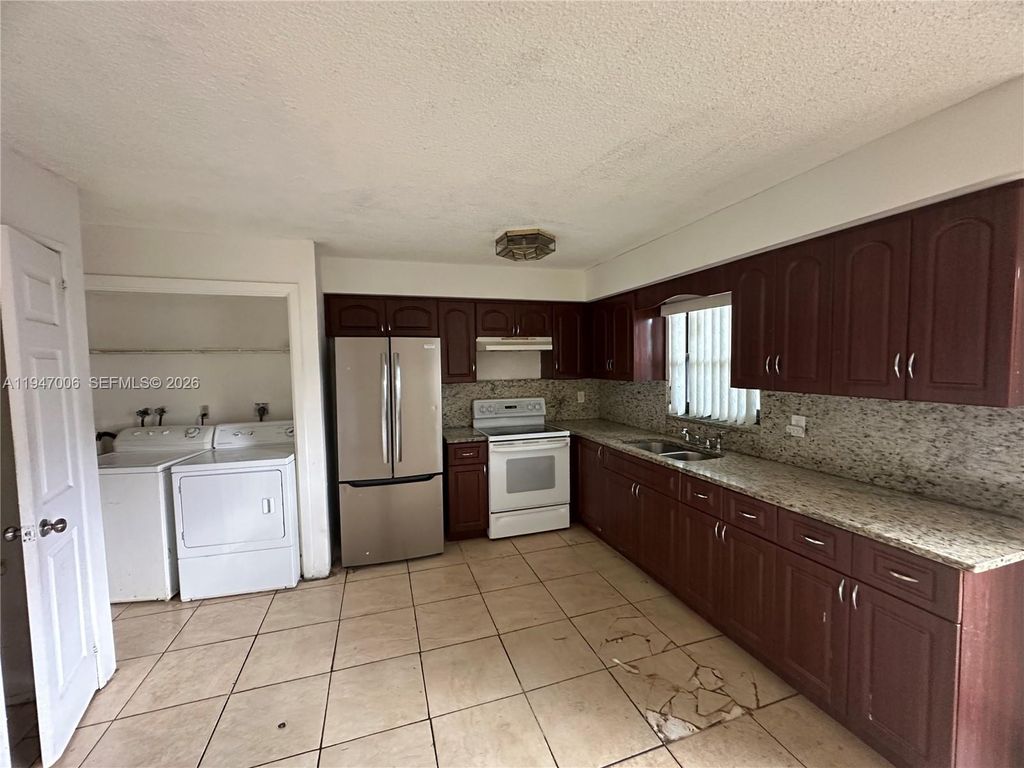 Photo of 6824 SW 37th St #6-E, Miramar, FL 33023 (MLS # A11947006)
