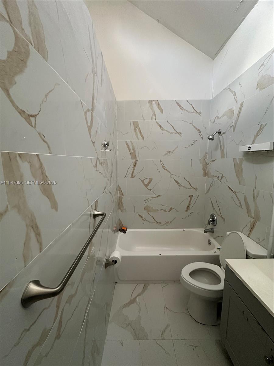 WOODSCAPE TOWNHOMES - Residential