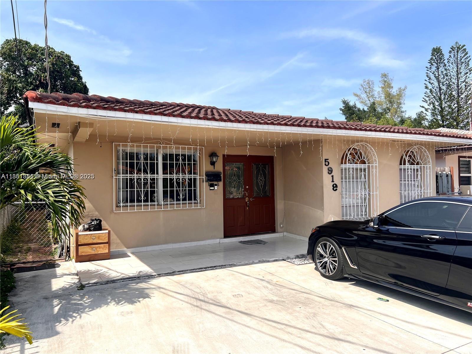 Great location in the heart of Miami. No HOA. front unit of duplex is available for rent. you will get half of the house instead of the whole house