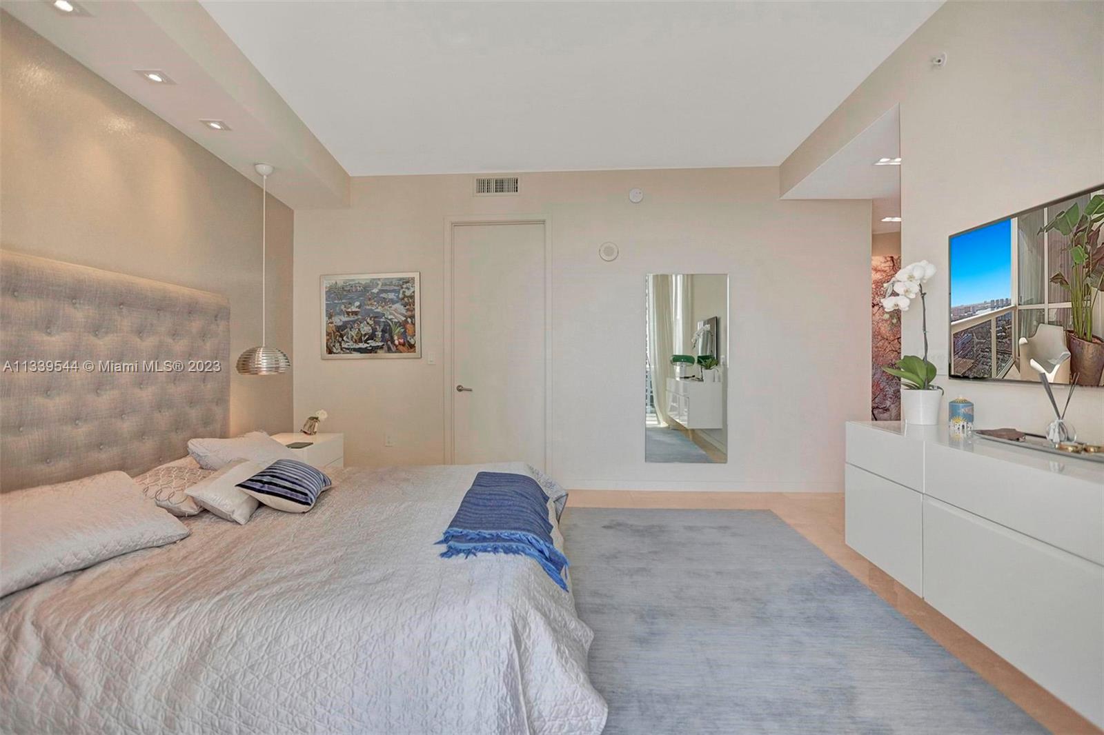 TRUMP ROYALE CONDO - Residential Lease