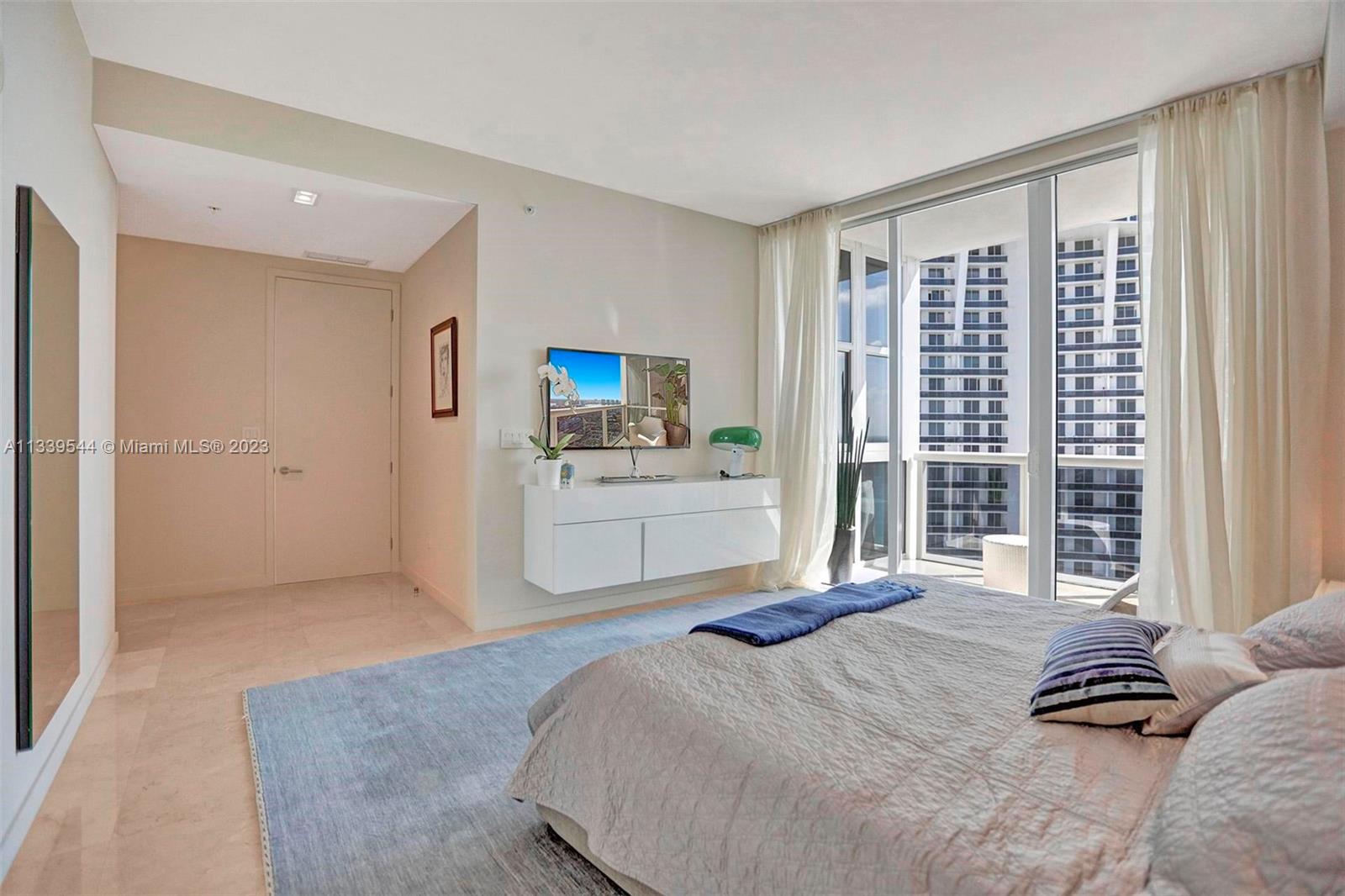 TRUMP ROYALE CONDO - Residential Lease