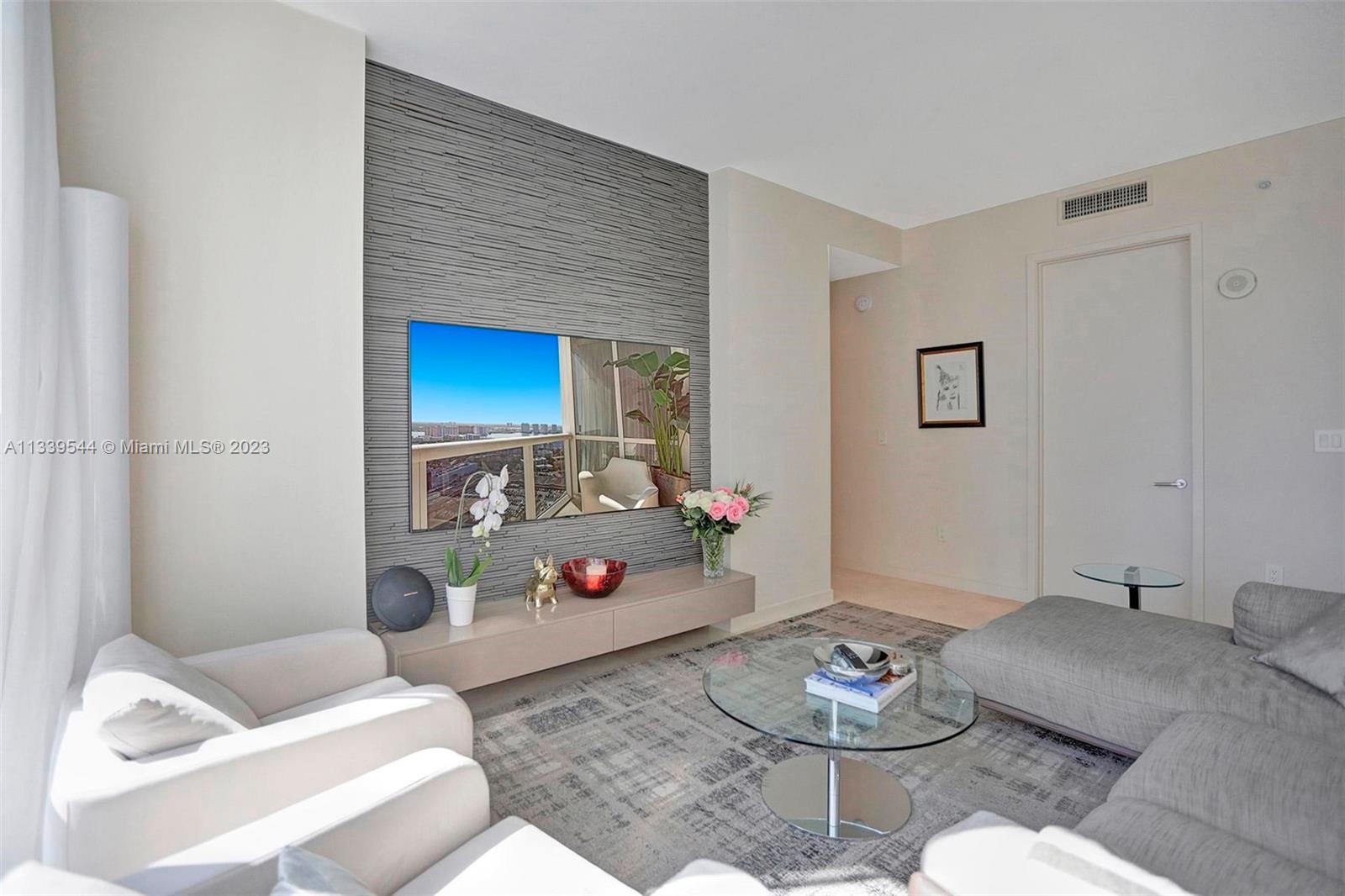 TRUMP ROYALE CONDO - Residential Lease