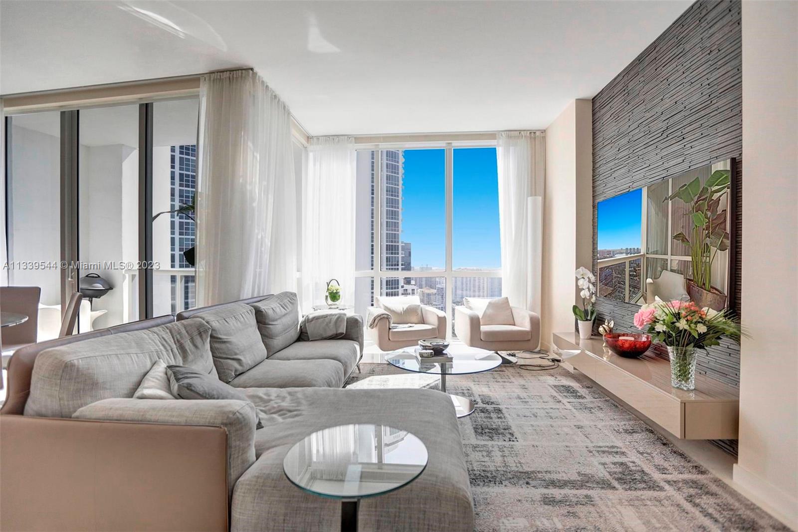 TRUMP ROYALE CONDO - Residential Lease