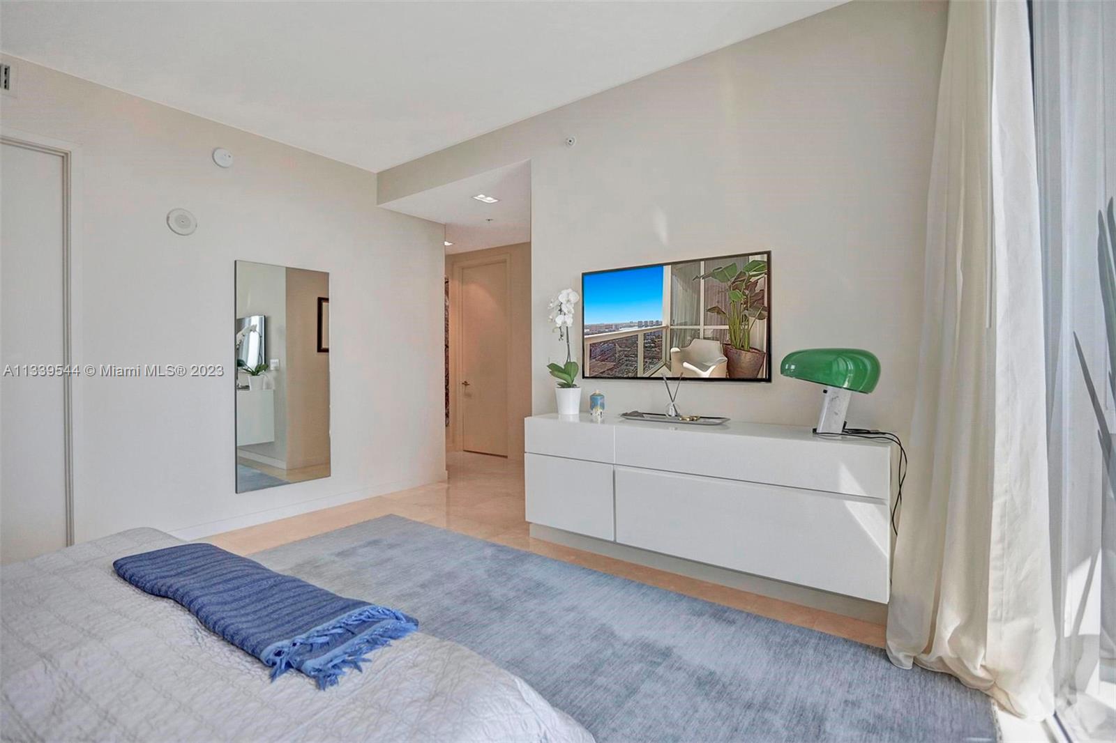 TRUMP ROYALE CONDO - Residential Lease