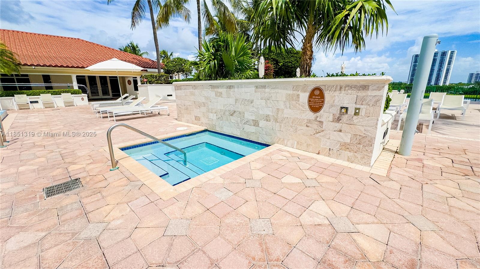 TURNBERRY VLG NO TOWER CO - Residential