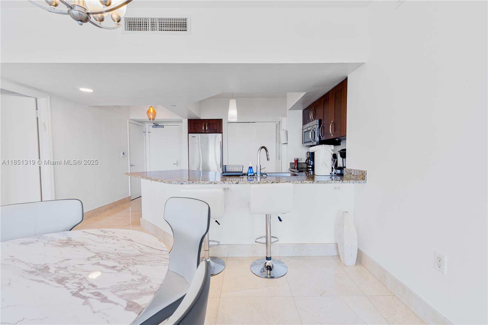 TURNBERRY VLG NO TOWER CO - Residential