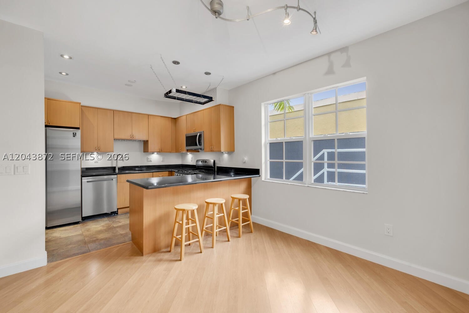 305 Jefferson Ave 2